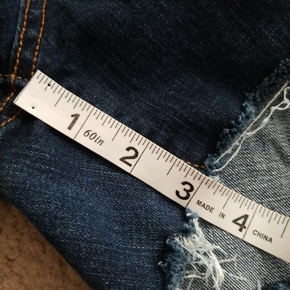 Old Navy Women's Cut Off Denim Shorts - Picture 6 of 12